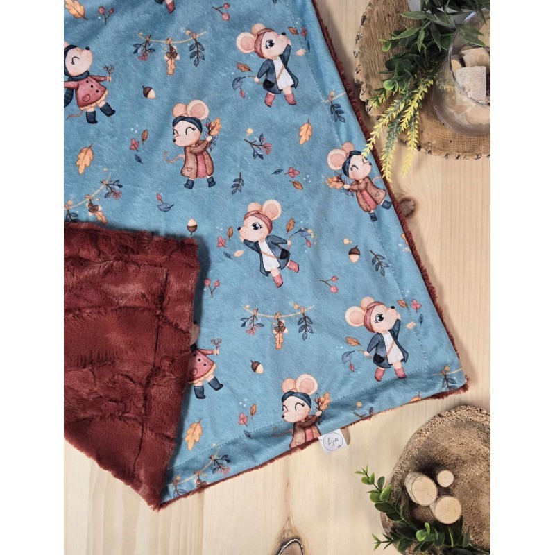 Mouse in the fall - Ready to ship - Blanket - Copper
